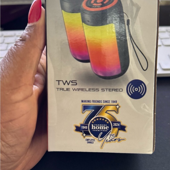 Portable Wireless Speakerer - Picture 3 of 5